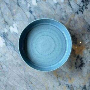 Žydros spalvos keramikinis dubuo